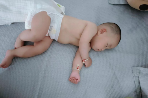 乐陵三个月宝宝抬头不稳